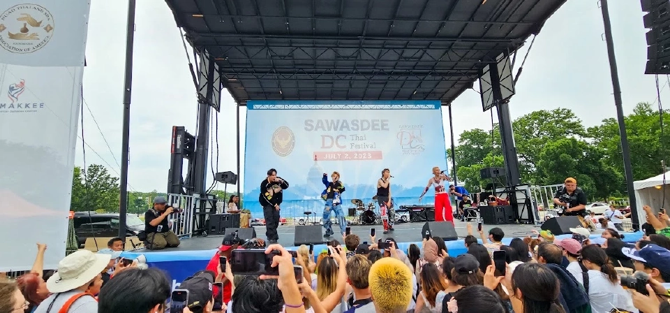 การแสดงบนเวที 