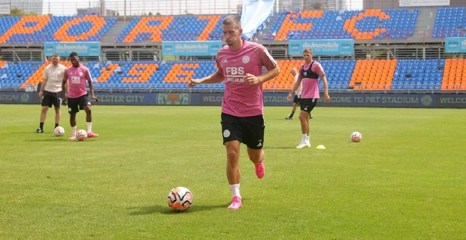 นักเตะเลสเตอร์ เตรียมอุ่นเครื่อง​แบบปิดกับการท่าเรือ