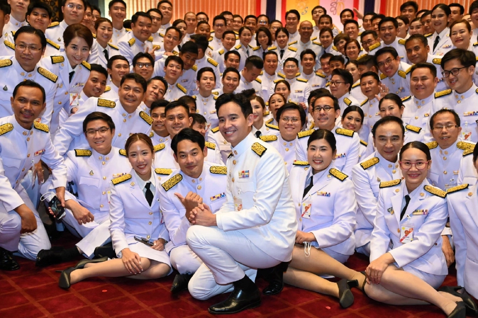 ส.ส.ใหม่ในวันรัฐพิธีเปิดประชุมรัฐสภา (3 มิ.ย.2566 ภาพข่าวรอยเตอร์) 