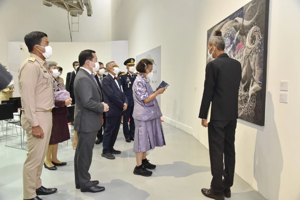 “รักโลก” นิทรรศการ “ศิลปกรรมช้างเผือก ครั้งที่ 12”  