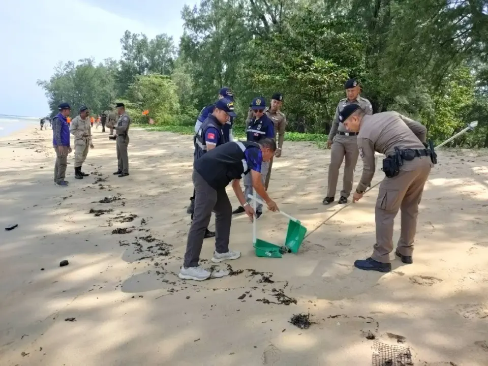 พบคราบน้ำมันในทะเล หาดในยาง-ไม้ขาว จ.ภูเก็ต “เจ้าท่า” เร่งสอบ