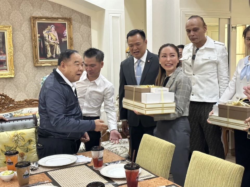 "ประยุทธ์-อนุพงษ์" ร่วมอวยพรวันเกิด "บิ๊กป้อม" ครบรอบ 78 ปี