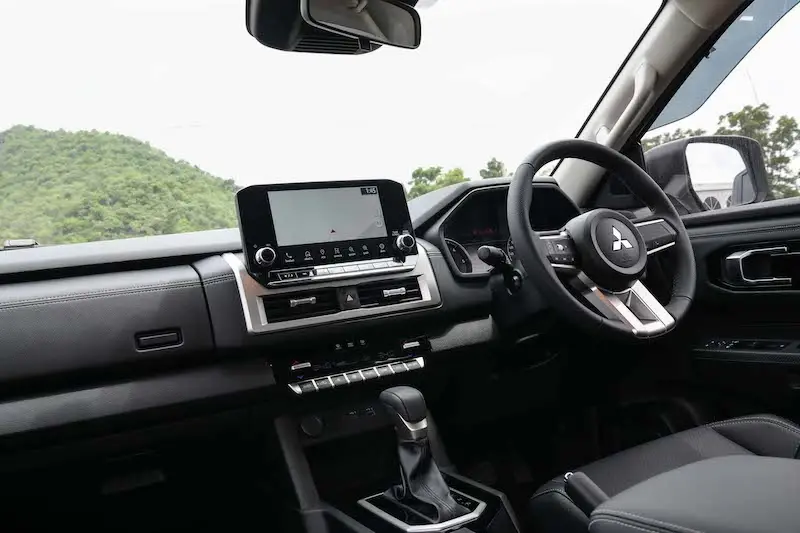 มิตซูบิชิ ไทรทัน สี่ประตู ขับสองยกสูง 2023