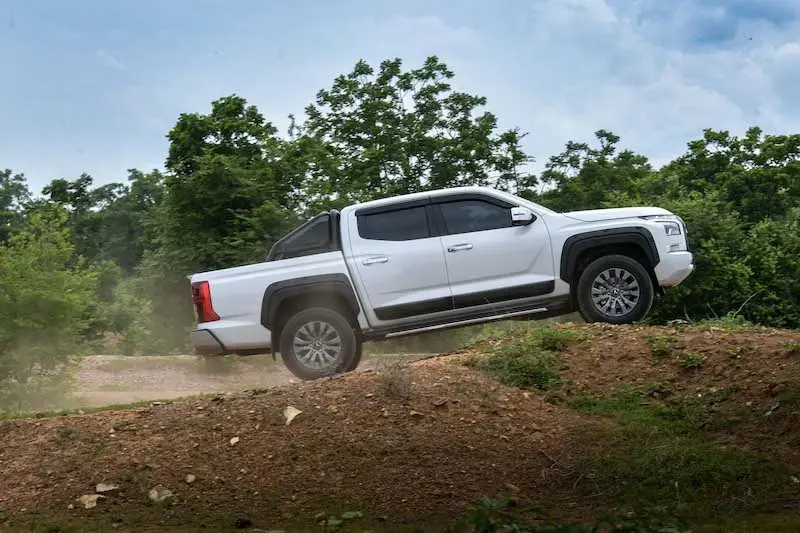 รีวิว มิตซูบิชิ ไทรทัน สี่ประตู ขับสองยกสูง 2023