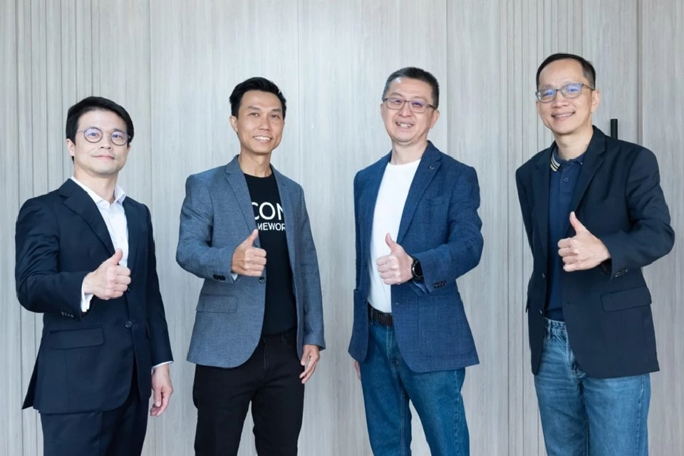 คุณตรีวิทย์ วังวรวุฒิ ผู้ช่วยผู้จัดการ ตลาดหลักทรัพย์แห่งประเทศไทย, คุณวรรณเทพ หรูวิจิตร ประธานเจ้าหน้าที่บริหาร บริษัท ไอคอน เฟรมเวิร์ค จำกัด, คุณสุรพล โอภาสเสถียร ผู้จัดการใหญ่ บริษัท ข้อมูลเครดิตแห่งชาติ, คุณบุญสันต์​ ประสิทธิ์สัมฤทธิ์ ผู้จัดการใหญ่ บริษัท เนชั่นแนลดิจิทัลไอดี จำกัด