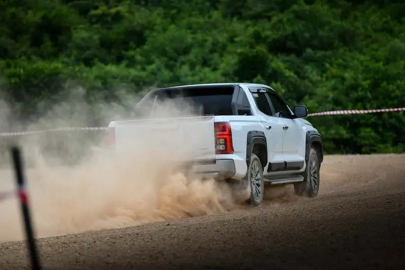 รีวิว มิตซูบิชิ ไทรทัน สี่ประตู ขับสองยกสูง 2023