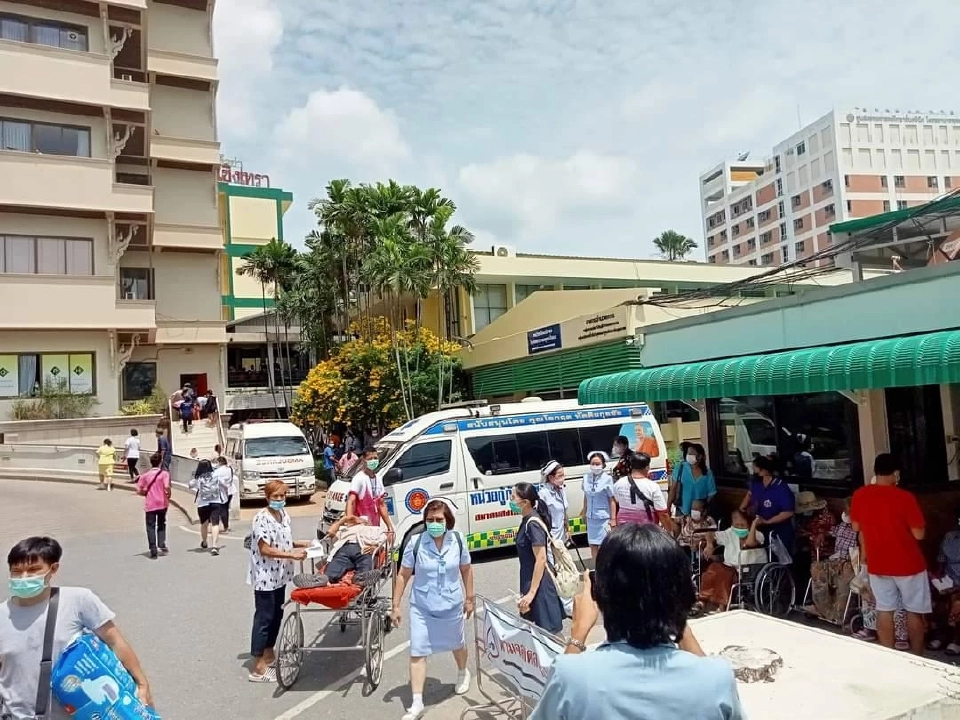 เกิดเหตุเครนก่อสร้างหักในโรงพยาบาลพุทธโสธร จ.ฉะเชิงเทรา