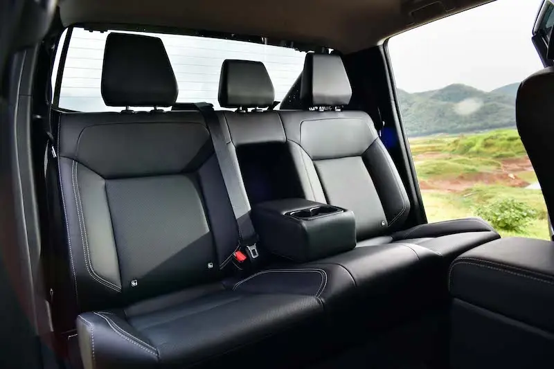 มิตซูบิชิ ไทรทัน สี่ประตู ขับสองยกสูง 2023