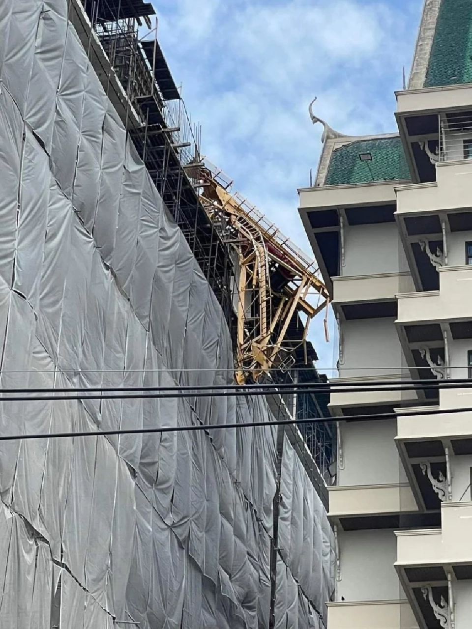 อัพเดตเหตุการณ์เครนก่อสร้างหักภายในโรงพยาบาลพุทธโสธร 