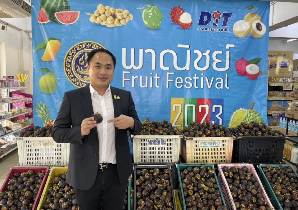 นายกัณฑ์พงศ์ สุระวรรณวิจิตร ประธานกิตติมศักดิ์ชมรมทายาทห้างค้าปลีก-ค้าส่งแห่งประเทศไทย