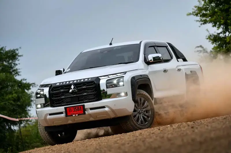 รีวิว มิตซูบิชิ ไทรทัน สี่ประตู ขับสองยกสูง 2023