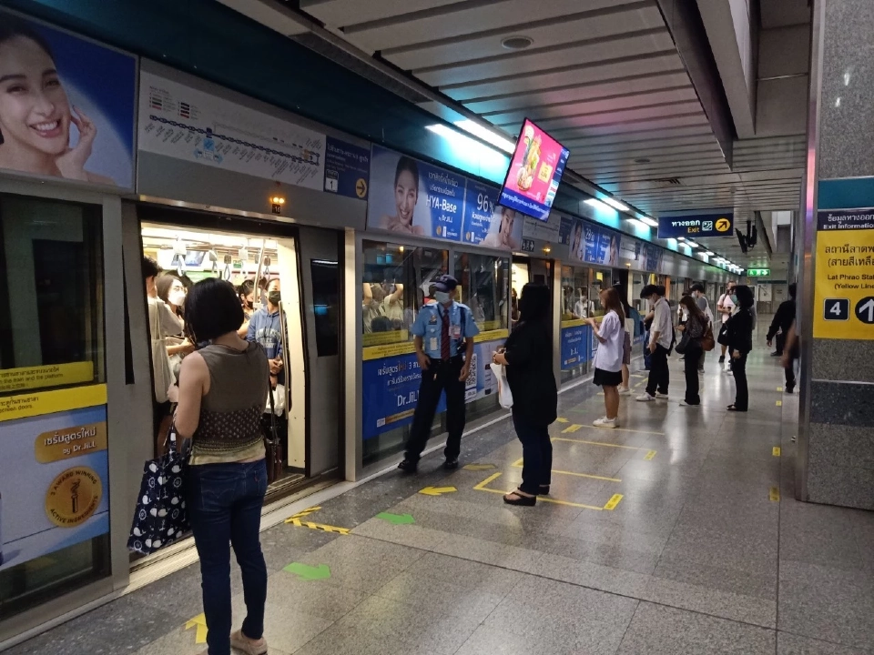 "กรมราง" สั่งเพิ่มขบวนรถไฟฟ้าสายสีม่วง-สายสีน้ำเงิน รับผู้โดยสาร 5.7 แสนคน