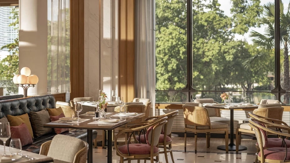 โฟร์ซีซั่นส์ ริมแม่น้ำเจ้าพระยา 