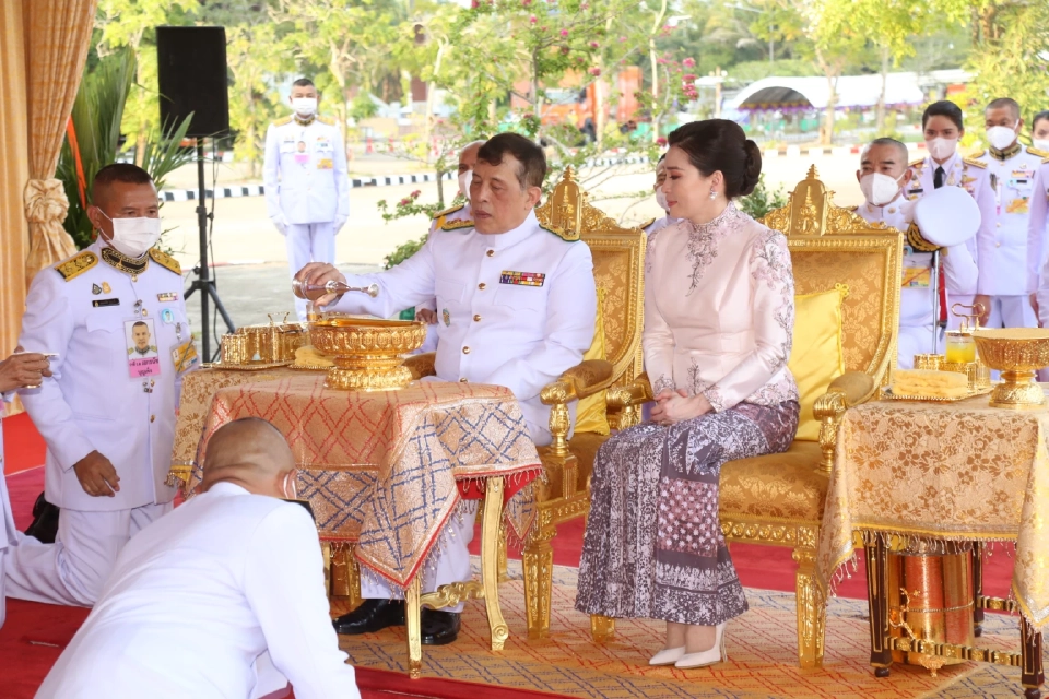 ในหลวง พระราชินี เสด็จฯ ไปทรงเปิดศาลหลักเมืองประจำจังหวัดนราธิวาส