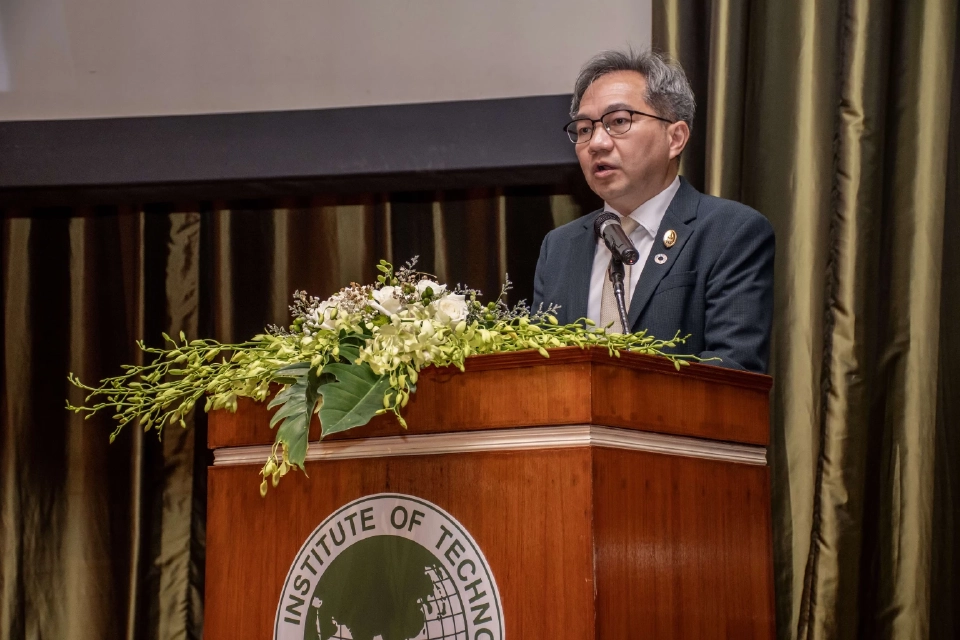 ศ.ดร.ชูกิจ ลิมปิจำนงค์