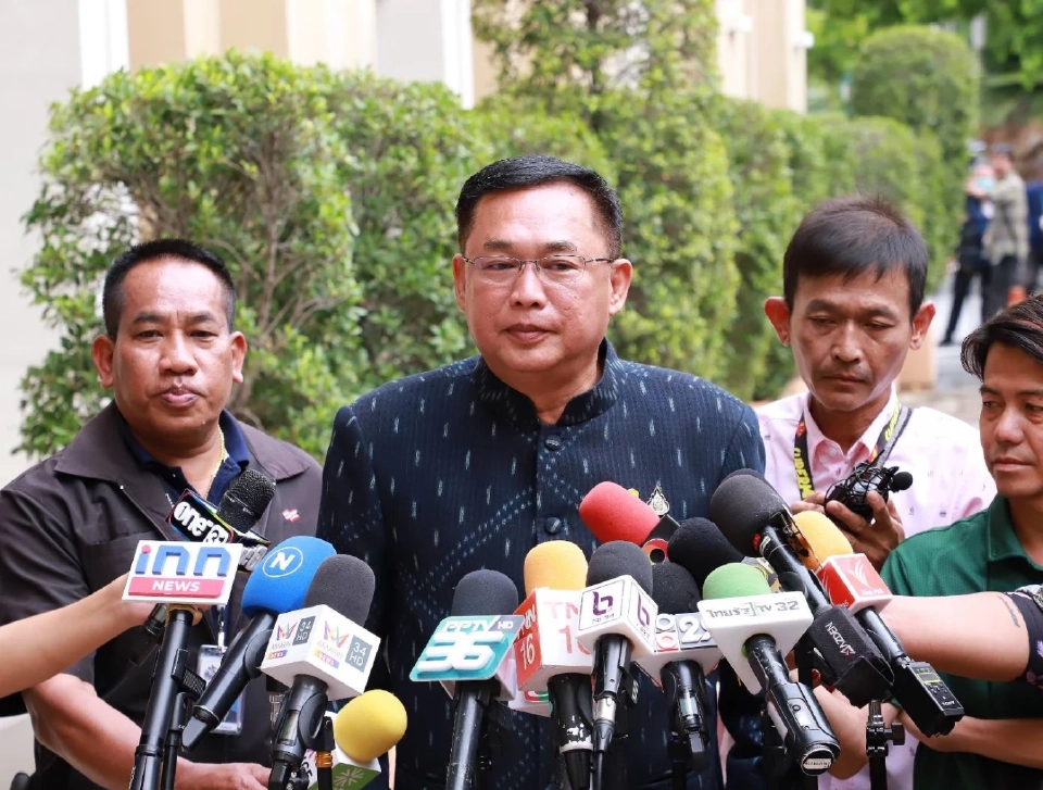 นายอนุชา นาคาศัย รัฐมนตรีช่วยว่าการกระทรวงเกษตรและสหกรณ์