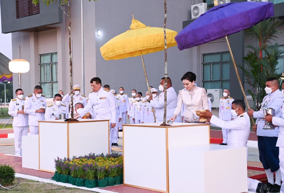 ในหลวง พระราชินี เสด็จฯ ไปทรงเปิดศาลหลักเมืองประจำจังหวัดนราธิวาส