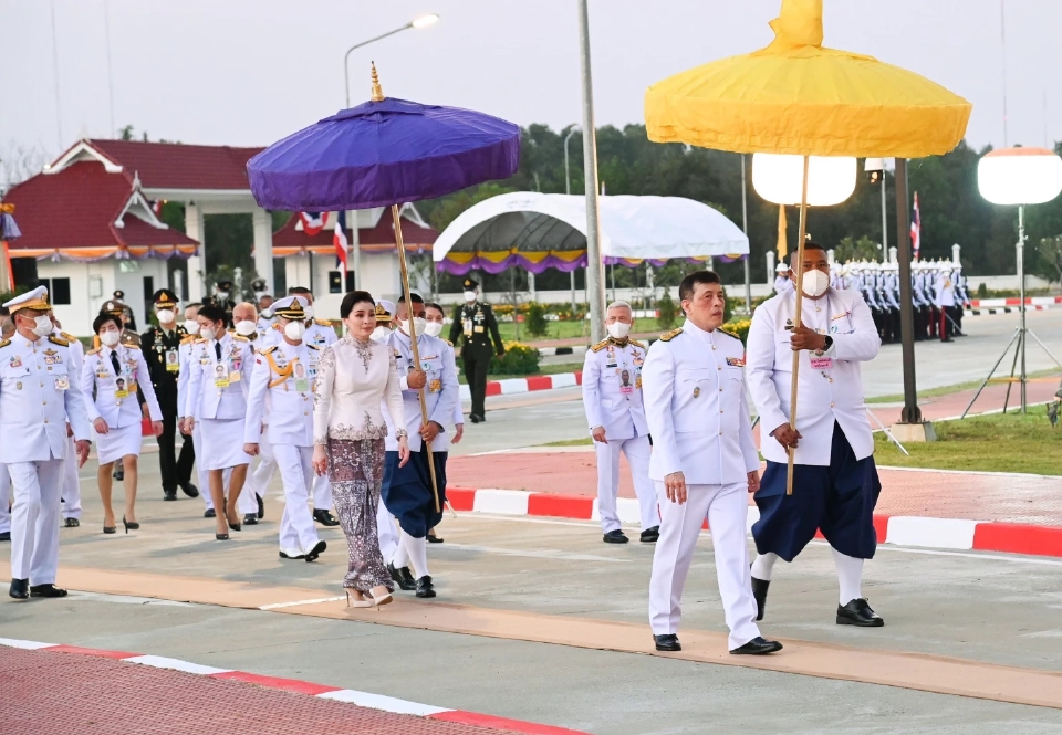 ในหลวง พระราชินี เสด็จฯ ไปทรงเปิดศาลหลักเมืองประจำจังหวัดนราธิวาส