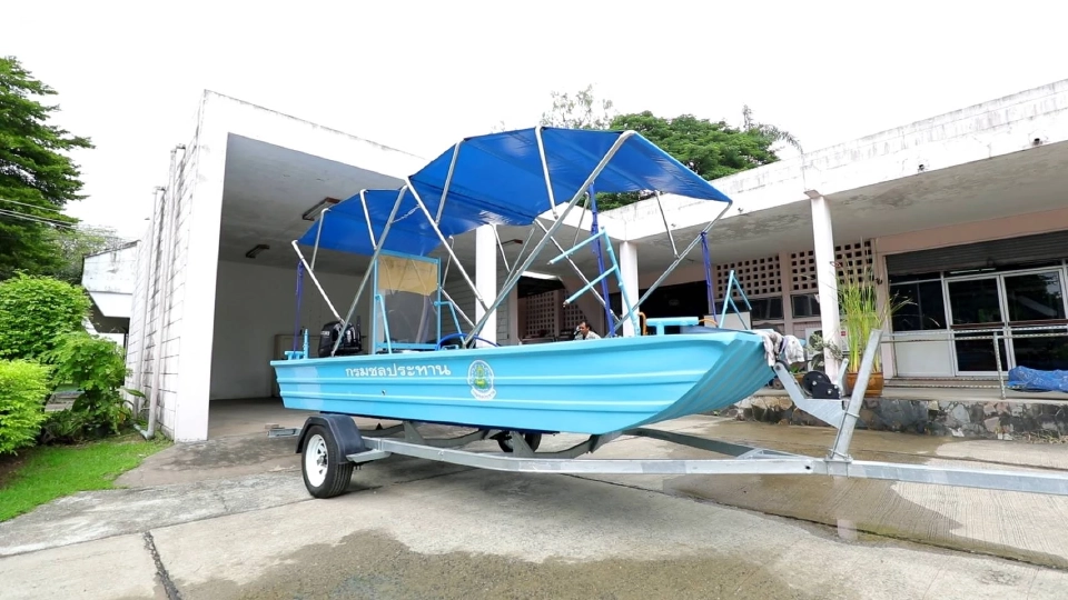 กรมชลประทาน โชว์นวัตกรรม “เรือต้นแบบ” กำจัดวัชพืชริมตลิ่ง-ตามซอกหลืบ