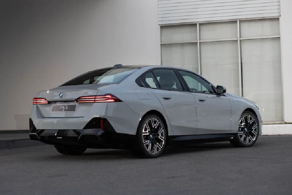 BMW i5 eDrive40 M Sport ราคา 4.999 ล้านบาท