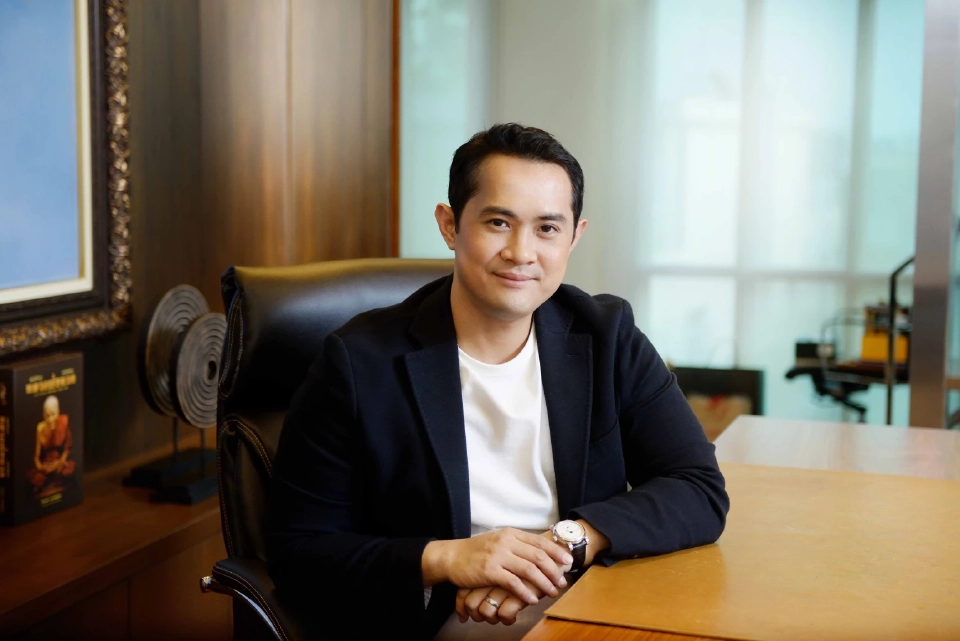 นายฐกร รัตนกมลพร 