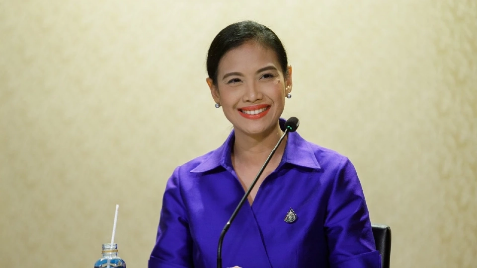 นางรัดเกล้า อินทวงศ์ สุวรรณคีรี รองโฆษกประจำสำนักนายกรัฐมนตรี