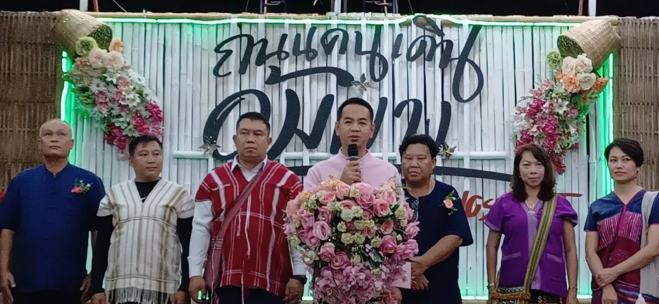 นายธันย์ปวัฒน์ ภูริวัฒนเมธา นายอำเภออุ้มผาง จังหวัดตาก เป็นประธานพิธีเปิดงานกิจกรรมถนนคนเดิน