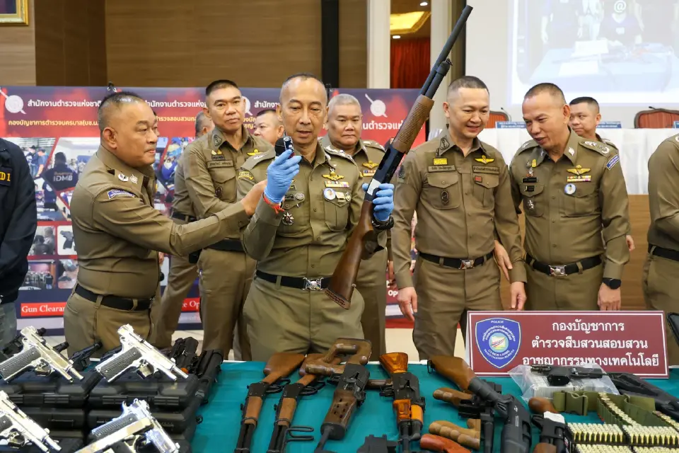 "บิ๊กต่อ"โชว์ผลกวาดล้างปืนทั่วประเทศ ยึดได้กว่า 2,000 กระบอก 