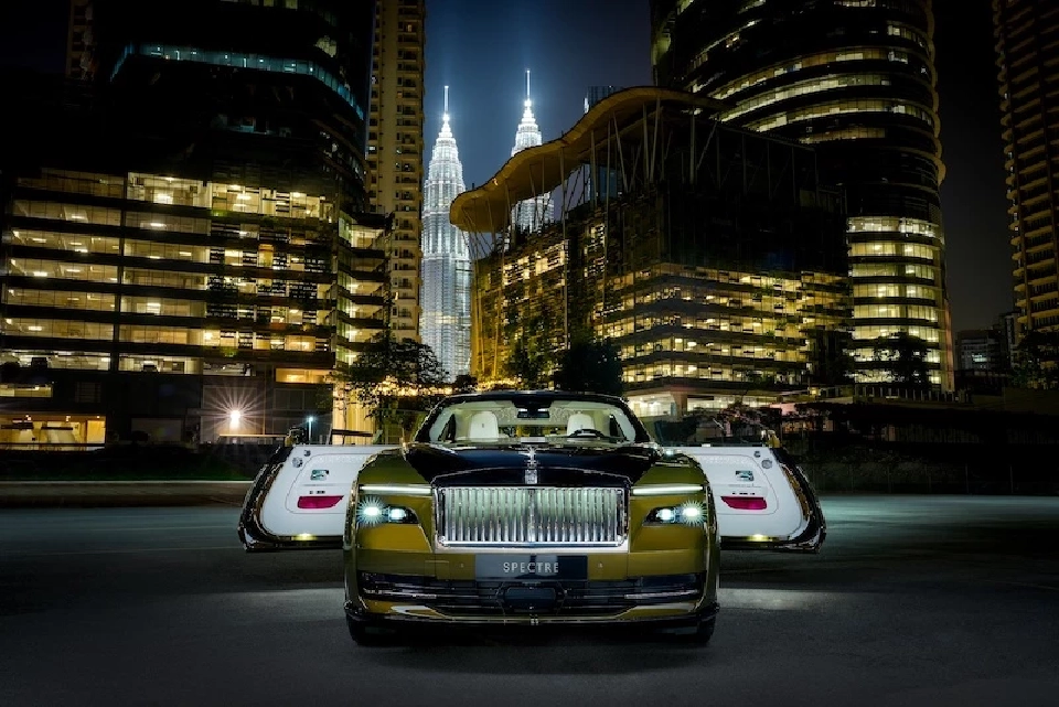 Rolls-Royce Spectre ราคา 31.8 ล้านบาท