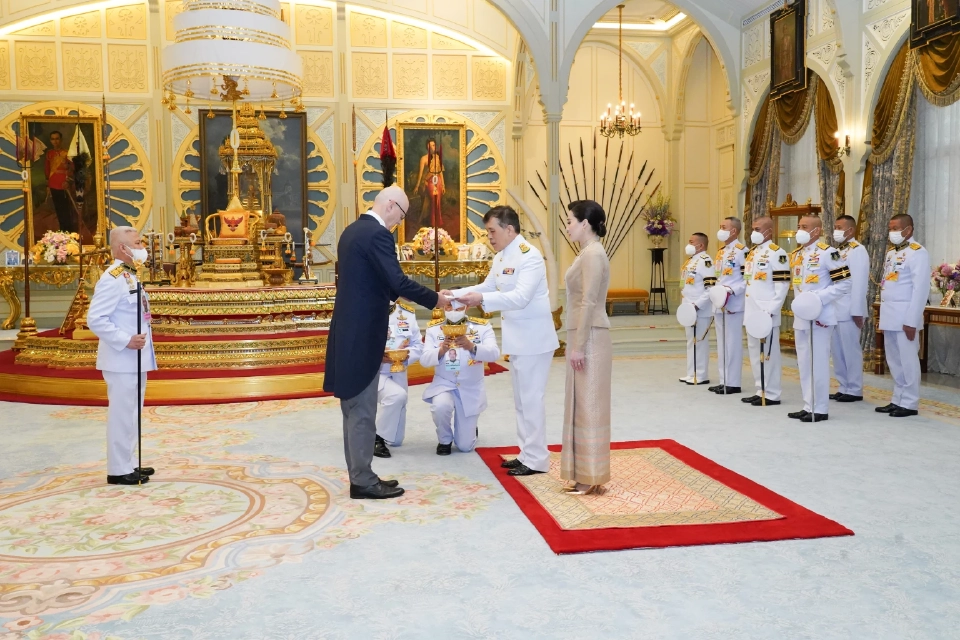 นายอาร์ตูร์ ดมอฮอฟสกี (Mr. Artur  Dmochowski)