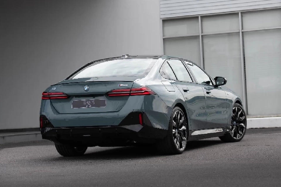 BMW i5 M60 xDrive ราคา 5.599 ล้านบาท