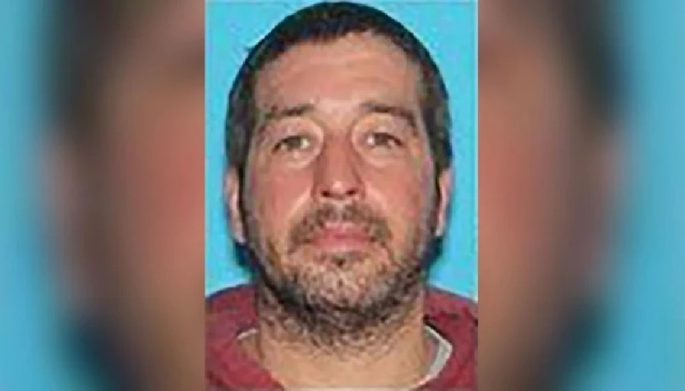 ตำรวจระบุ โรเบิร์ต คาร์ด เป็นบุคคลอันตราย 