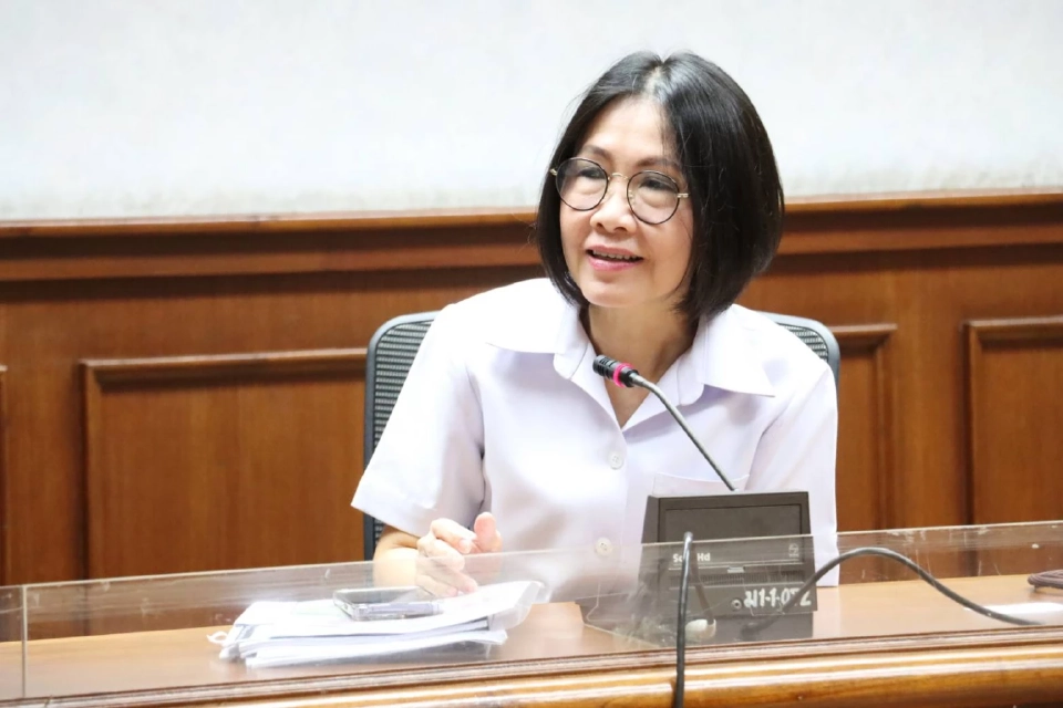 แพทย์หญิงอัมพร เบญจพลพิทักษ์ รักษาราชการแทนอธิบดีกรมการแพทย์