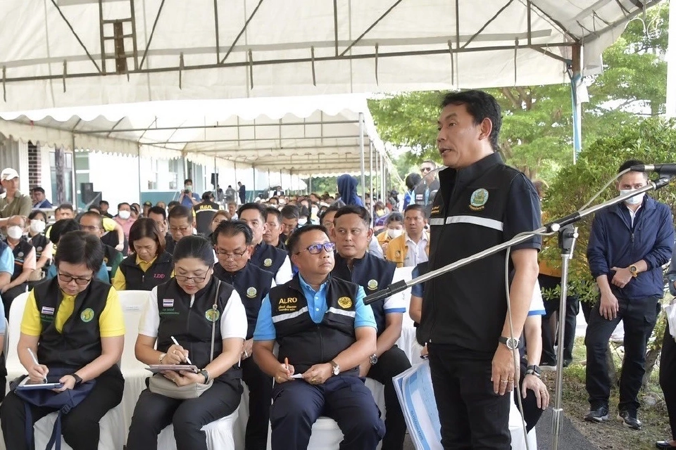 รมว.ธรรมนัส เยือนแปดริ้ว สั่งชป.เร่งปรับปรุงระบบชลประทาน