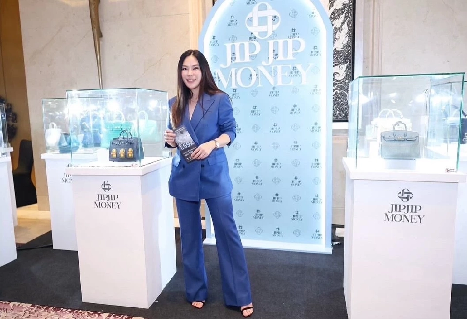 นางสาวเสาวนีย์  ผไทวณิชย์ ประธานกรรมการบริหารบริษัท เงินเรื่องจิ๊บ จำกัด