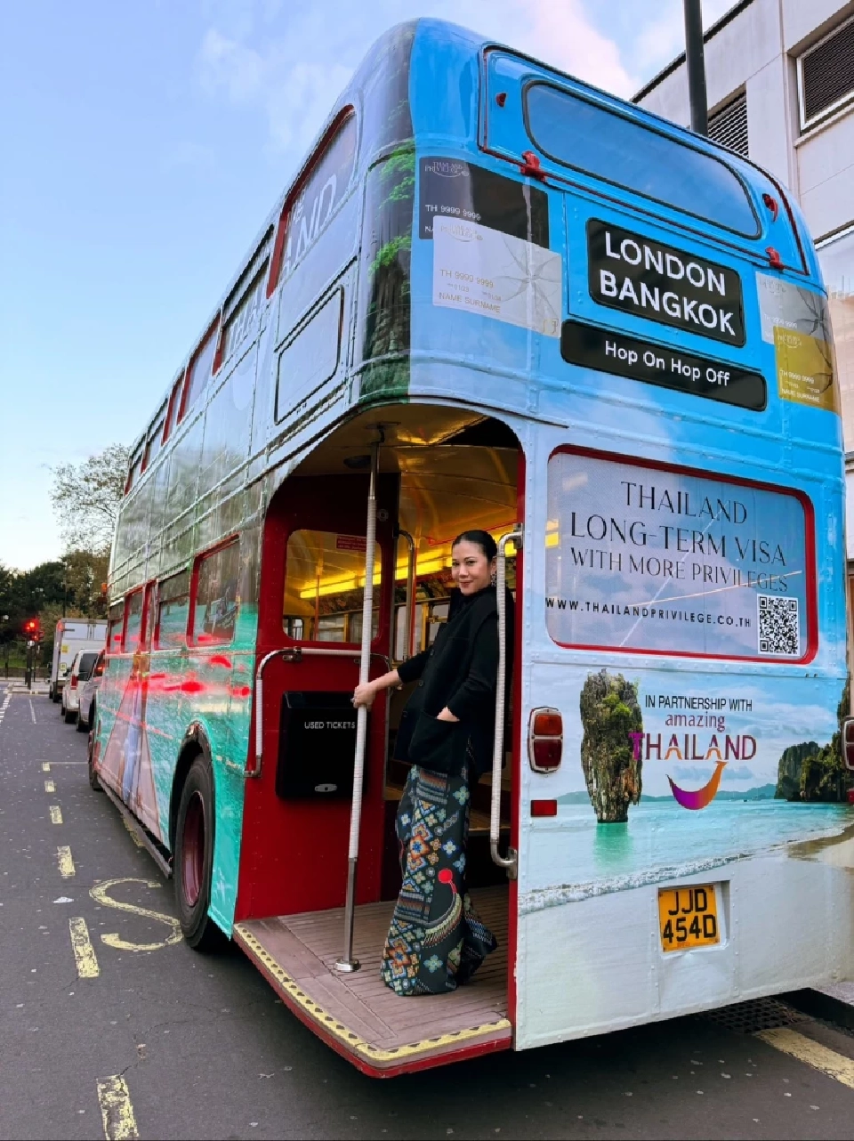 ททท.เปิดตัวรถบัส วิ่งรอบลอนดอน โปรโมท softpower ไทย