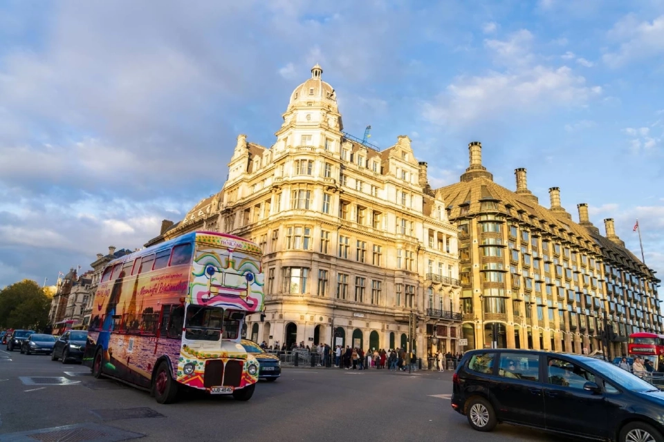 ททท.เปิดตัวรถบัส วิ่งรอบลอนดอน โปรโมท softpower ไทย