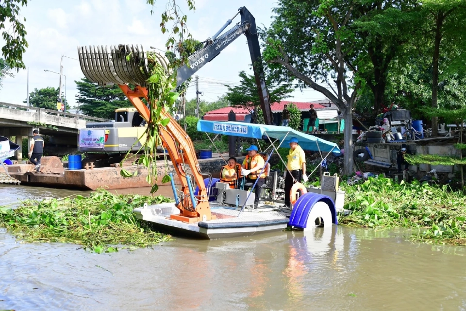 กรมชลฯ Kick off กำจัดผักตบชวา 17 จุดทั่วประเทศ