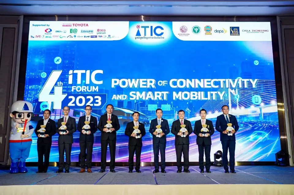 EA - iTIC ต้อนรับ รมว.คมนาคม โชว์นวัตกรรมหนุนการขนส่งสาธารณะแบบไร้มลพิษ