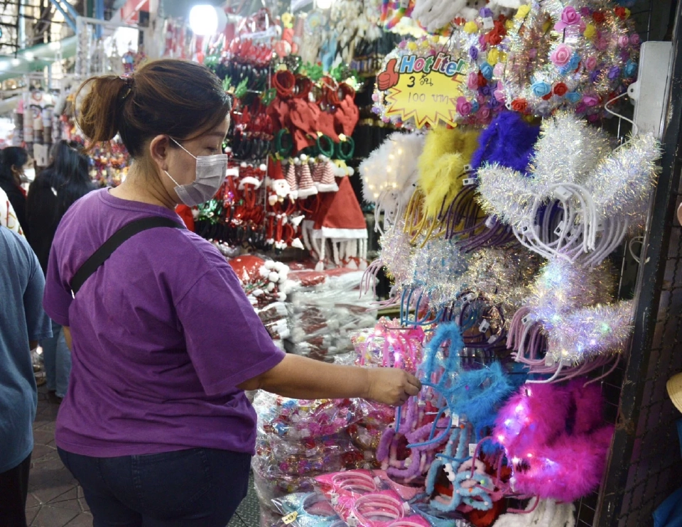 ถ้ายังไม่มีไอเดียของขวัญในปีนี้ ลองไปเดินตลาดสำเพ็ง อาจจะได้ของถูกใจ 