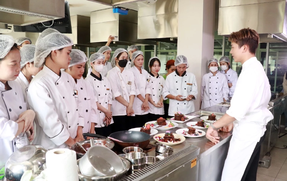 ส่องเมนู "ดาร์คช็อก" ทะลุจอจากหนัง Wonka ผลงานนักศึกษา DPU