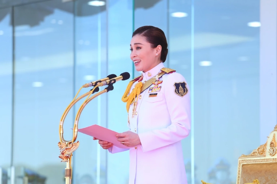 "พระราชินี" เสด็จฯทอดพระเนตรการฝึกทางทหาร และการแข่งขันกองทหารเกียรติยศ