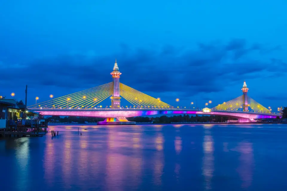 “ทางหลวงชนบท” เปิดไฟประดับสะพาน 3 แห่ง รับเทศกาลปีใหม่ 2567