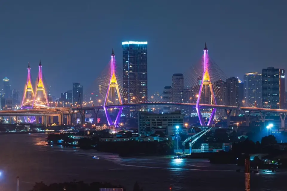 “ทางหลวงชนบท” เปิดไฟประดับสะพาน 3 แห่ง รับเทศกาลปีใหม่ 2567
