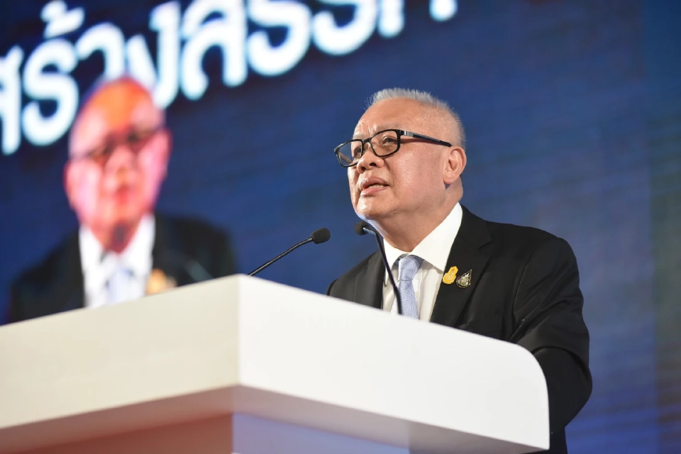 นายสุพัฒนพงษ์ พันธ์มีเชาว์ อดีตรองนายกรัฐมนตรีและรมว.พลังงาน