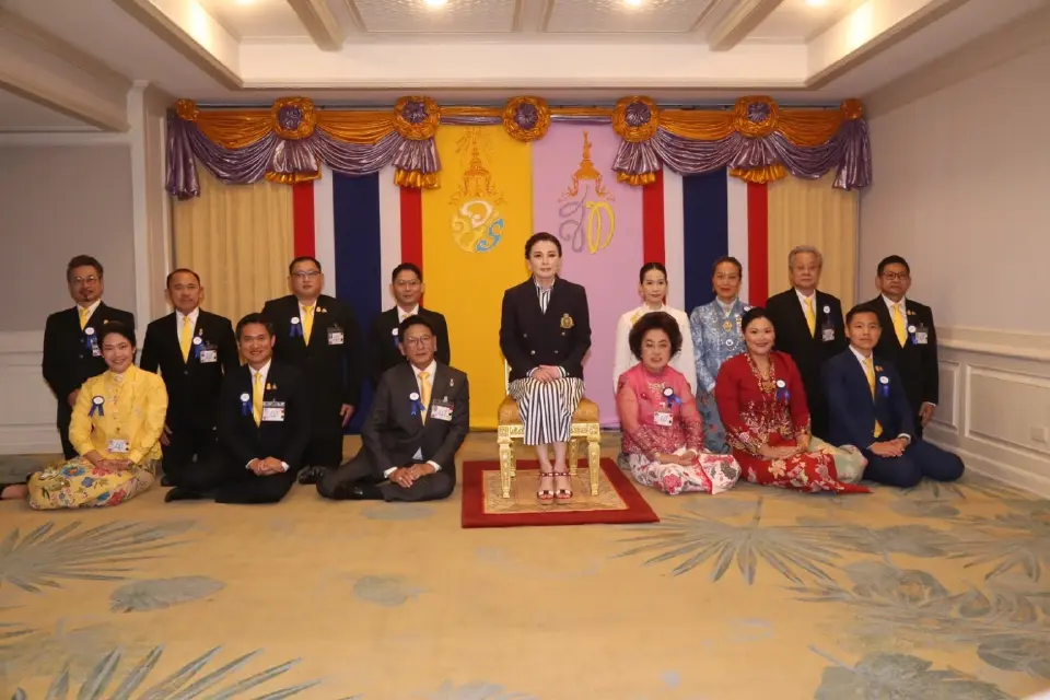 พระราชินี พระราชทานรางวัลการแข่งขันเรือใบ “ภูเก็ตคิงส์คัพรีกัตต้า” ทรงนำทีมเข้าเส้นชัยอันดับที่ 1
