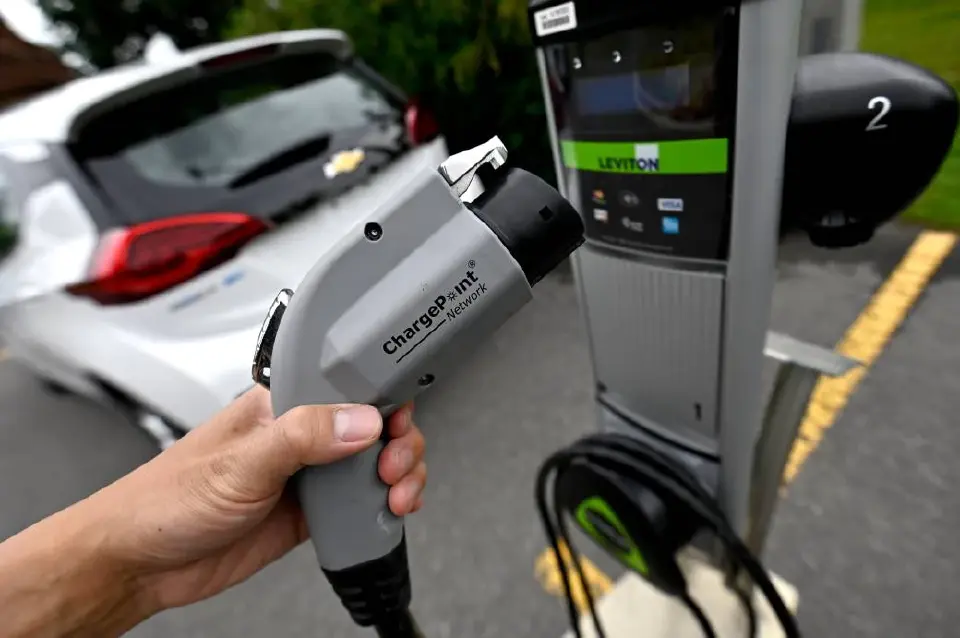 รถยนต์ใหม่ทั้งหมดในประเทศแคนาดาจะต้องก่อมลพิษเป็นศูนย์ หรือ zero emission ภายในปีพ.ศ. 2578 