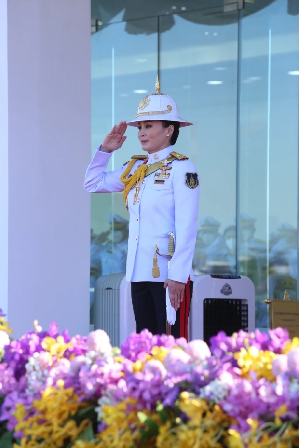 "พระราชินี" เสด็จฯทอดพระเนตรการฝึกทางทหาร และการแข่งขันกองทหารเกียรติยศ