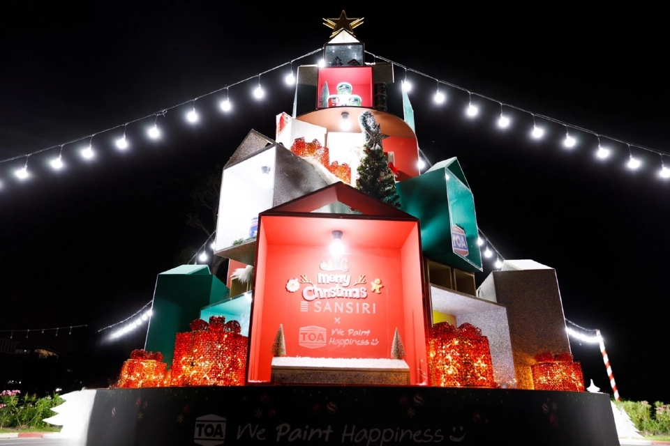 ต้นคริสต์มาสยักษ์รักษ์โลก 