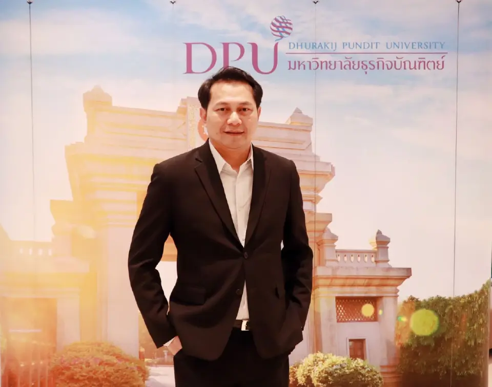 ผู้ช่วยศาสตราจารย์ ดร.ศิริเดช คำสุพรหม คณบดีวิทยาลัยนานาชาติ DPU